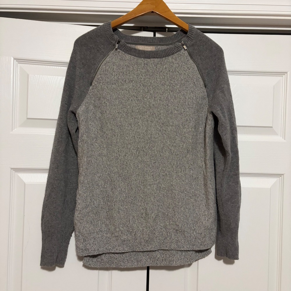 Banana Republic Sweater Mens M Gray Fall Merino Wool Preppy Business Relaxed